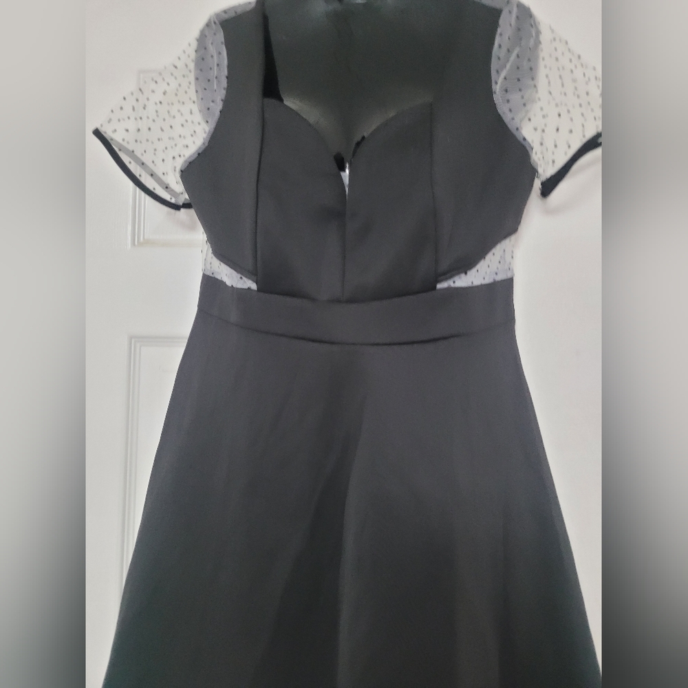 Elegant Black Women's 70s Style Dress